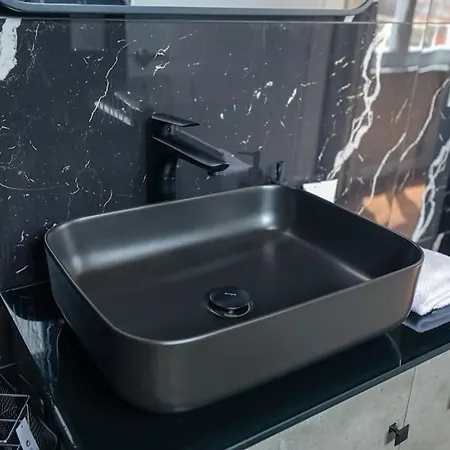 Miku Apartment-upscale 2bdr With A Spectacular View Appartamento Tirana