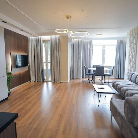 Miku Apartment-upscale 2bdr With A Spectacular View ティラナ